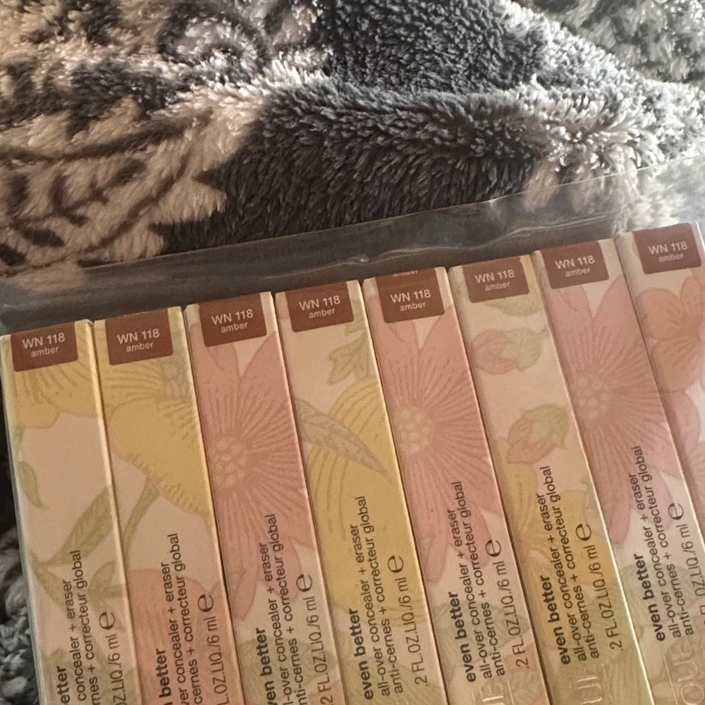 🆕 CLINIQUE Even Better™ All-Over Concealer + Eraser WN 118 Amber